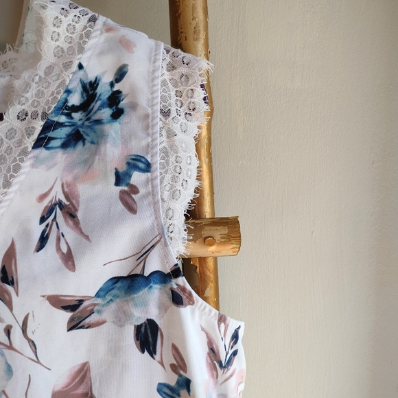 Floral Lace Trim Top - Picture 9 of 16